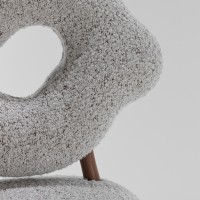 <a href="https://www.galeriegosserez.com/artistes/donnersberg-emma.html">Emma Donnersberg</a> - Cloud Chair Stratus - Noyer/Ella